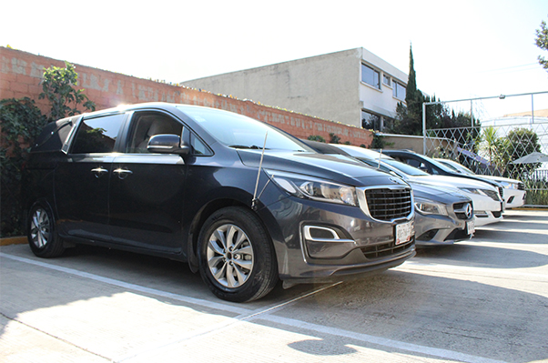 Flota de carrozas fúnebres para traslados locales y foráneos.