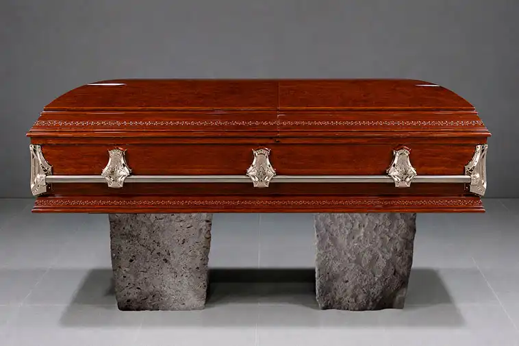 Vista lateral de ataúd Premium de madera con acabado elegante y manijas metálicas, incluido en servicios funerarios de alta gama.