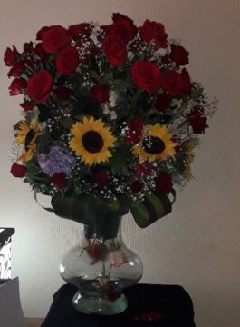 Imágenes para rendir homenaje a persona finada, estas pueden variar en su contenido.