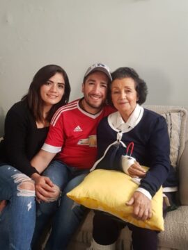 Imágenes para rendir homenaje a persona finada, estas pueden variar en su contenido.