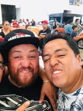 Imágenes para rendir homenaje a persona finada, estas pueden variar en su contenido.