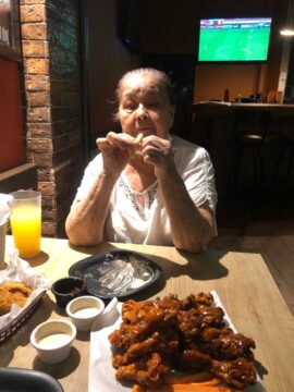 Imágenes para rendir homenaje a persona finada, estas pueden variar en su contenido.