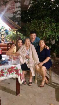 Imágenes para rendir homenaje a persona finada, estas pueden variar en su contenido.