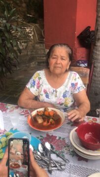 Imágenes para rendir homenaje a persona finada, estas pueden variar en su contenido.