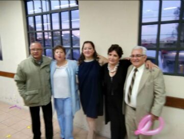 Imágenes para rendir homenaje a persona finada, estas pueden variar en su contenido.