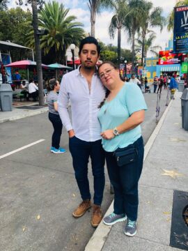 Imágenes para rendir homenaje a persona finada, estas pueden variar en su contenido.