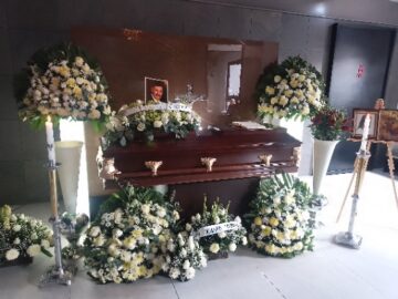 Imágenes para rendir homenaje a persona finada, estas pueden variar en su contenido.