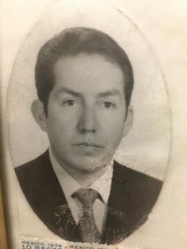 Imágenes para rendir homenaje a persona finada, estas pueden variar en su contenido.