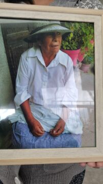 Imágenes para rendir homenaje a persona finada, estas pueden variar en su contenido.