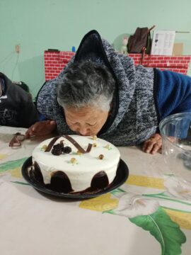 Imágenes para rendir homenaje a persona finada, estas pueden variar en su contenido.