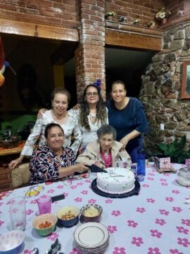 Imágenes para rendir homenaje a persona finada, estas pueden variar en su contenido.