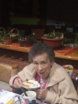 Imágenes para rendir homenaje a persona finada, estas pueden variar en su contenido.