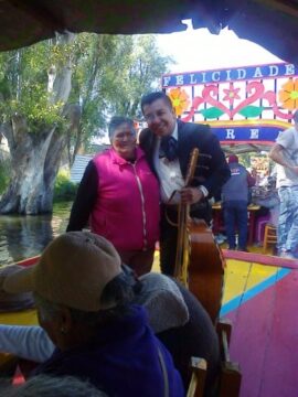 Imágenes para rendir homenaje a persona finada, estas pueden variar en su contenido.