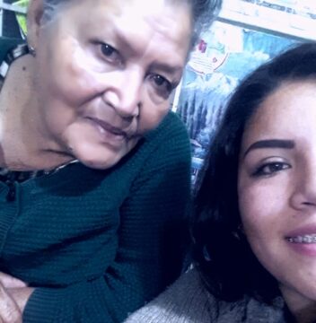 Imágenes para rendir homenaje a persona finada, estas pueden variar en su contenido.