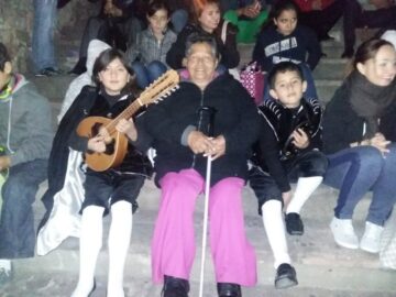 Imágenes para rendir homenaje a persona finada, estas pueden variar en su contenido.