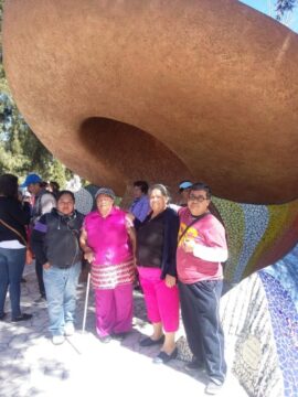 Imágenes para rendir homenaje a persona finada, estas pueden variar en su contenido.