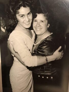 Imágenes para rendir homenaje a persona finada, estas pueden variar en su contenido.