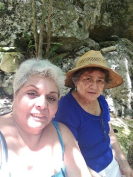 Imágenes para rendir homenaje a persona finada, estas pueden variar en su contenido.