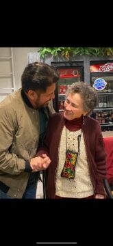 Imágenes para rendir homenaje a persona finada, estas pueden variar en su contenido.