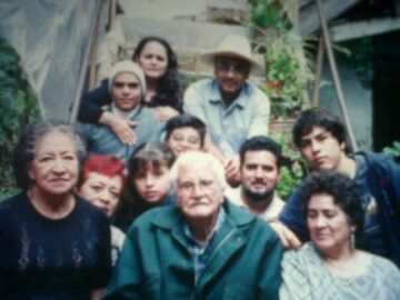 Imágenes para rendir homenaje a persona finada, estas pueden variar en su contenido.