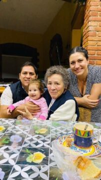 Imágenes para rendir homenaje a persona finada, estas pueden variar en su contenido.