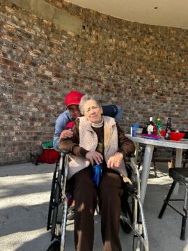 Imágenes para rendir homenaje a persona finada, estas pueden variar en su contenido.