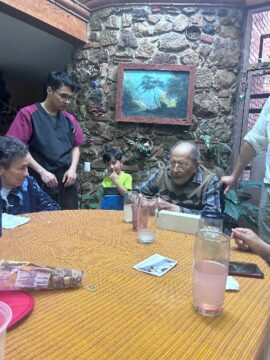 Imágenes para rendir homenaje a persona finada, estas pueden variar en su contenido.