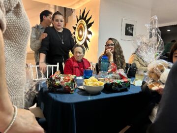 Imágenes para rendir homenaje a persona finada, estas pueden variar en su contenido.