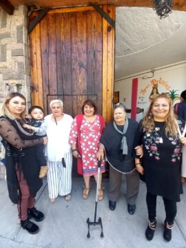 Imágenes para rendir homenaje a persona finada, estas pueden variar en su contenido.