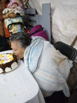 Imágenes para rendir homenaje a persona finada, estas pueden variar en su contenido.