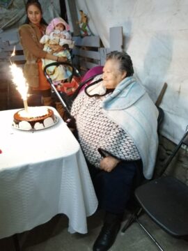 Imágenes para rendir homenaje a persona finada, estas pueden variar en su contenido.