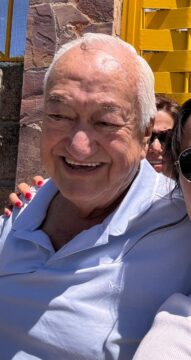 Imágenes para rendir homenaje a persona finada, estas pueden variar en su contenido.