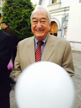 Imágenes para rendir homenaje a persona finada, estas pueden variar en su contenido.