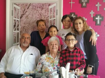 Imágenes para rendir homenaje a persona finada, estas pueden variar en su contenido.