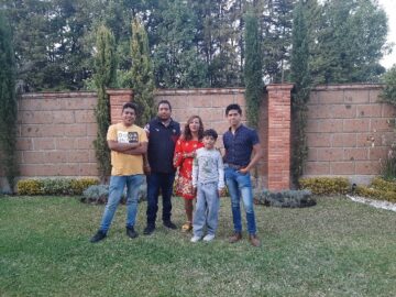 Imágenes para rendir homenaje a persona finada, estas pueden variar en su contenido.