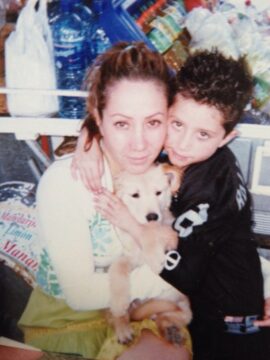 Imágenes para rendir homenaje a persona finada, estas pueden variar en su contenido.