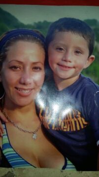 Imágenes para rendir homenaje a persona finada, estas pueden variar en su contenido.