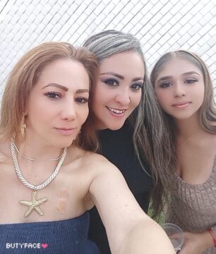 Imágenes para rendir homenaje a persona finada, estas pueden variar en su contenido.