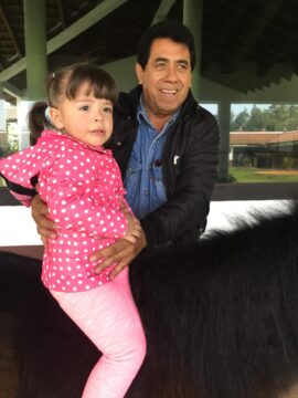 Imágenes para rendir homenaje a persona finada, estas pueden variar en su contenido.