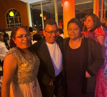 Imágenes para rendir homenaje a persona finada, estas pueden variar en su contenido.