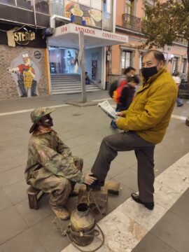 Imágenes para rendir homenaje a persona finada, estas pueden variar en su contenido.