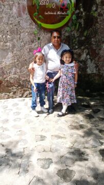 Imágenes para rendir homenaje a persona finada, estas pueden variar en su contenido.