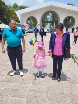 Imágenes para rendir homenaje a persona finada, estas pueden variar en su contenido.