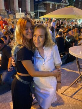 Imágenes para rendir homenaje a persona finada, estas pueden variar en su contenido.