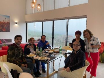 Imágenes para rendir homenaje a persona finada, estas pueden variar en su contenido.