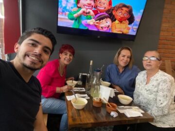 Imágenes para rendir homenaje a persona finada, estas pueden variar en su contenido.