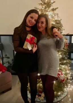 Imágenes para rendir homenaje a persona finada, estas pueden variar en su contenido.