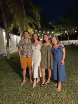 Imágenes para rendir homenaje a persona finada, estas pueden variar en su contenido.