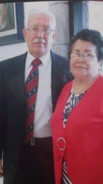 Imágenes para rendir homenaje a persona finada, estas pueden variar en su contenido.