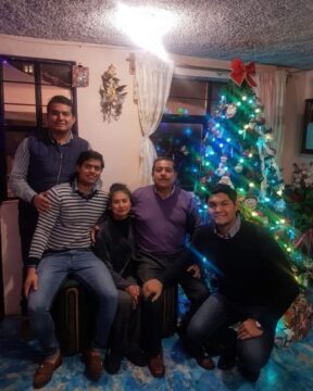 Imágenes para rendir homenaje a persona finada, estas pueden variar en su contenido.